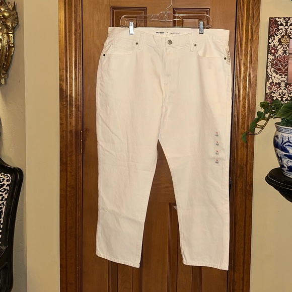 Women's NWT High Rise "Slouchy Straight" Old Navy Crop White Jean, Size 14 - Picture 1 of 5